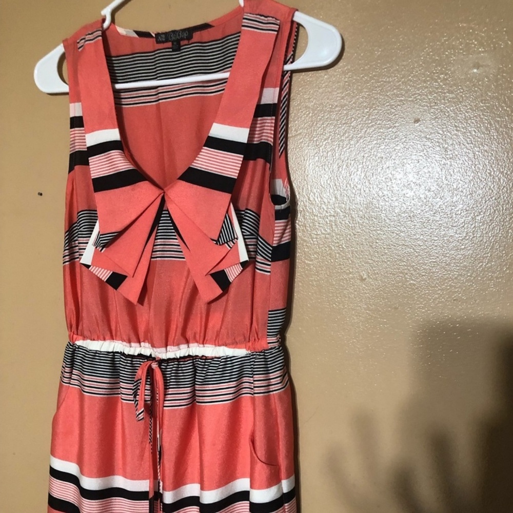 Like new spring coral & black dress w/ pockets